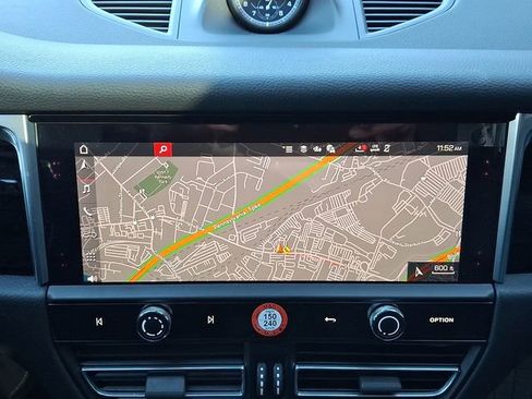 Certified 2026 Porsche Macan image 23