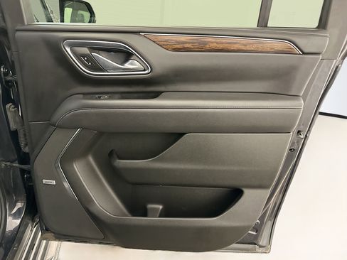 Used 2023 Chevrolet Suburban Premier image 33