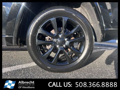 Used 2021 Jeep Grand Cherokee Laredo X image 32