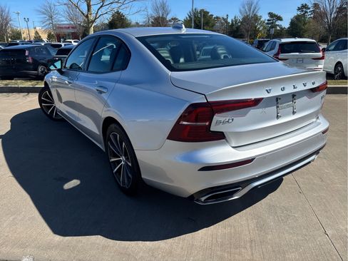 Used 2022 Volvo S60 B5 Momentum FWD image 25