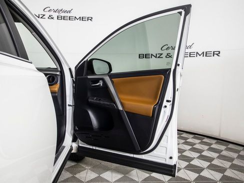 Used 2017 Toyota RAV4 Platinum image 22