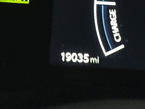 Used 2025 Toyota Camry SE image 40