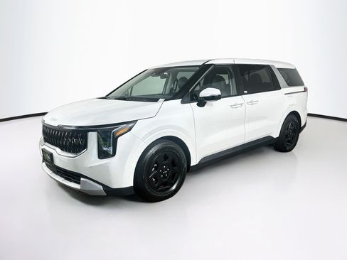Used 2025 Kia Carnival FWD image 3