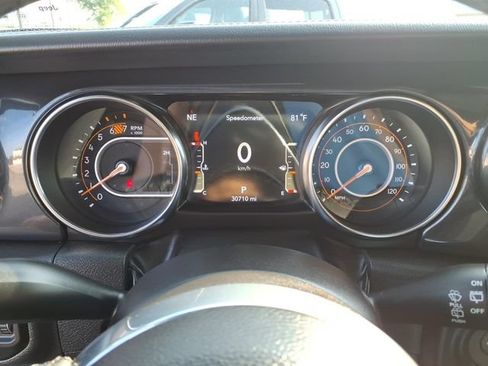 Used 2023 Jeep Wrangler Unlimited Sahara AWD/4WD image 17