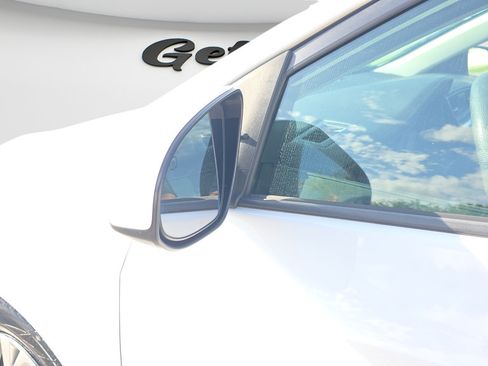Used 2018 Toyota Corolla LE FWD image 26