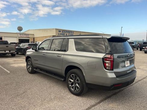 Used 2024 Chevrolet Suburban Z71 w/ Luxury Package image 12