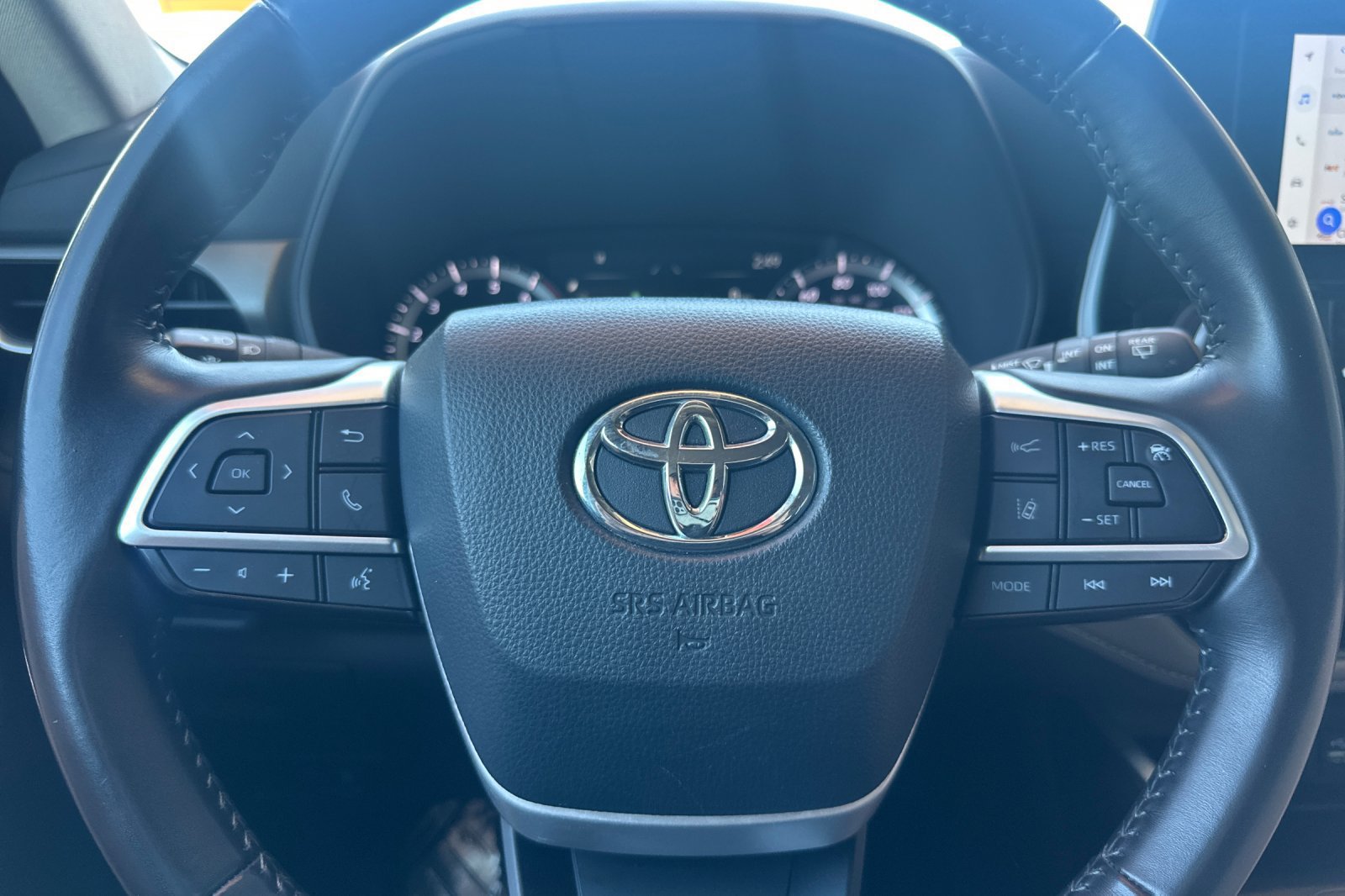 Used 2024 Toyota Highlander LE AWD/4WD image 26