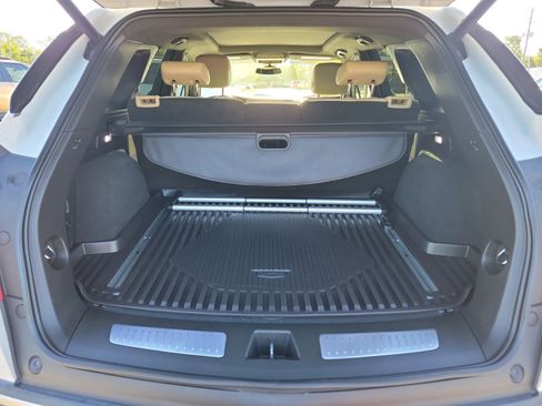 Used 2018 Cadillac XT5 Luxury w/ Driver Awareness Package FWD image 14