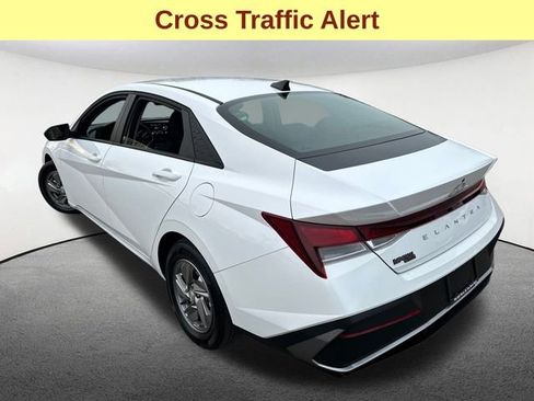 Used 2025 Hyundai Elantra SE image 8