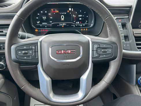 Used 2023 GMC Yukon XL SLT image 13