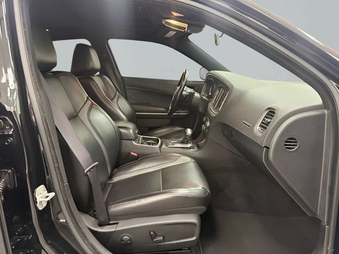 Used 2022 Dodge Charger SXT w/ Leather Interior Group RWD image 13