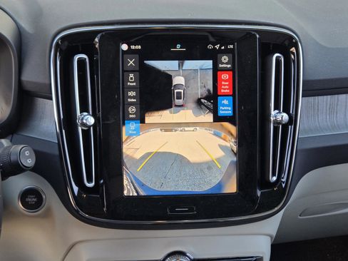 Used 2026 Volvo XC40 B5 Plus w/ Protection Package Premier image 16