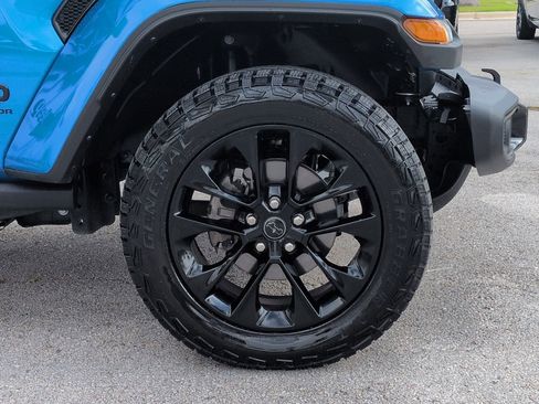 Certified 2025 Jeep Gladiator Mojave AWD/4WD image 10