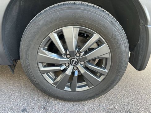 Used 2023 Nissan Pathfinder SV w/ Black Appearance Package image 8