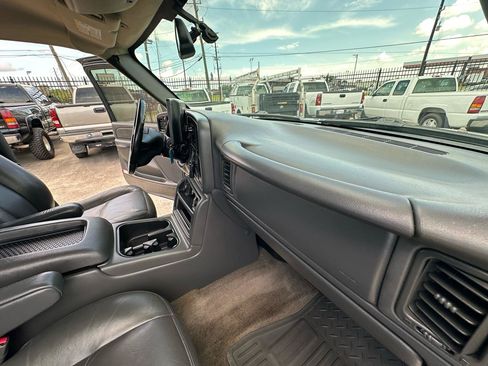 Used 2004 Chevrolet Silverado 2500 LT w/ Skid Plate Package AWD/4WD image 54
