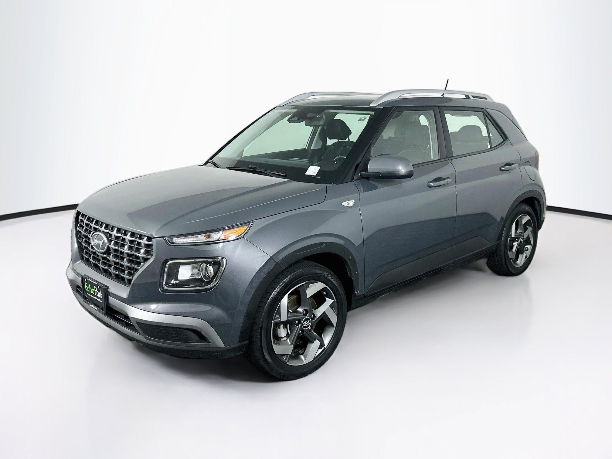 Used 2025 Hyundai Venue SEL FWD image 3