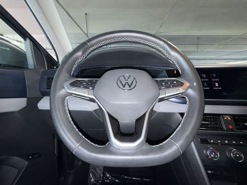 Certified 2022 Volkswagen Taos SE FWD image 15