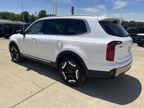 Used 2025 Kia Telluride S FWD image 7