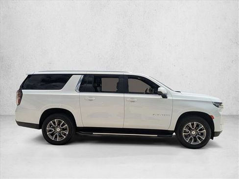 Used 2024 Chevrolet Suburban LT RWD image 4