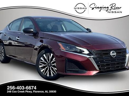 Used 2024 Nissan Altima 2.5 SV FWD image 1