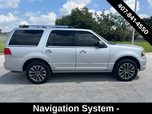 Used 2017 Lincoln Navigator Select RWD image 2