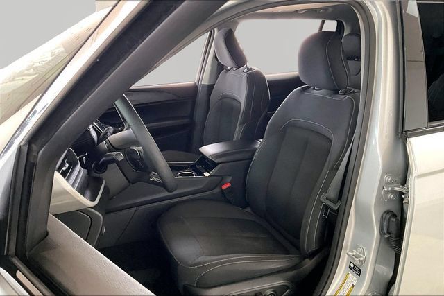 Used 2023 Jeep Grand Cherokee L Laredo w/ Luxury Tech Group I AWD/4WD image 15