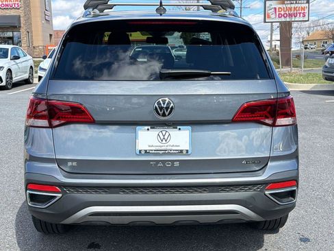 Certified 2022 Volkswagen Taos SE image 10