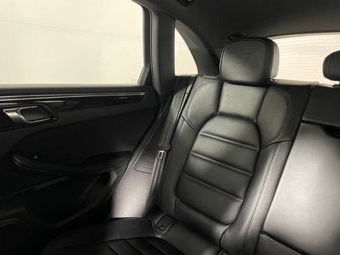 Used 2025 Porsche Macan image 15