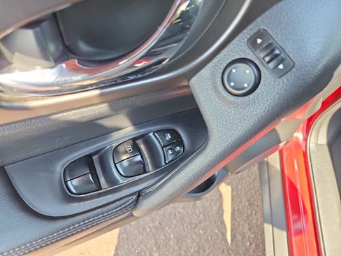 Used 2015 Nissan Rogue SV AWD/4WD image 28