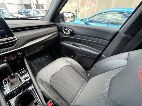 Used 2025 Jeep Compass Trailhawk image 35