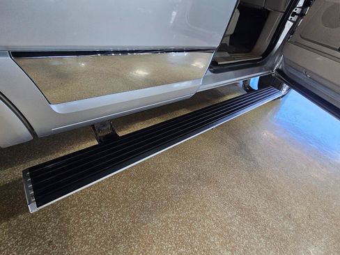 Used 2014 Lincoln Navigator 4WD image 9