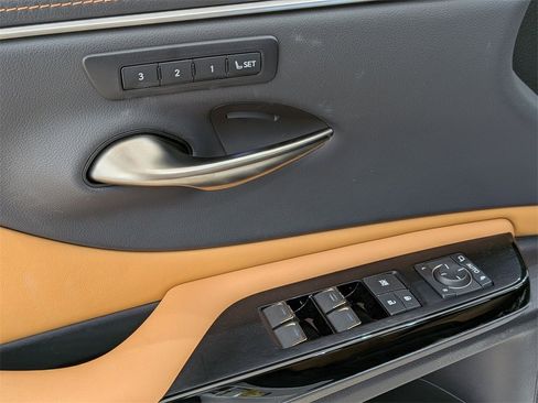 Certified 2024 Lexus ES 300h w/ Premium Package image 17