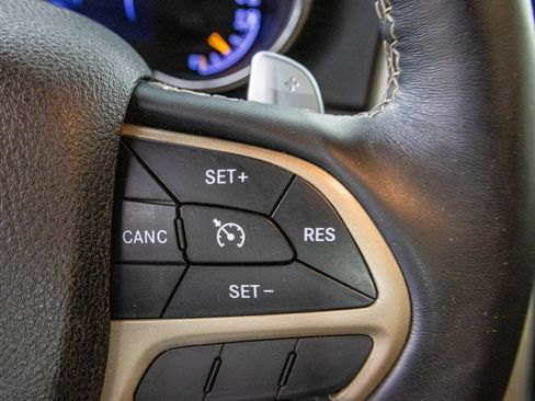 Used 2017 Jeep Grand Cherokee Limited w/ Luxury Group II AWD/4WD image 33