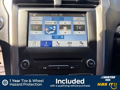 Used 2018 Ford Fusion SE w/ Fusion SE Technology Package FWD image 10