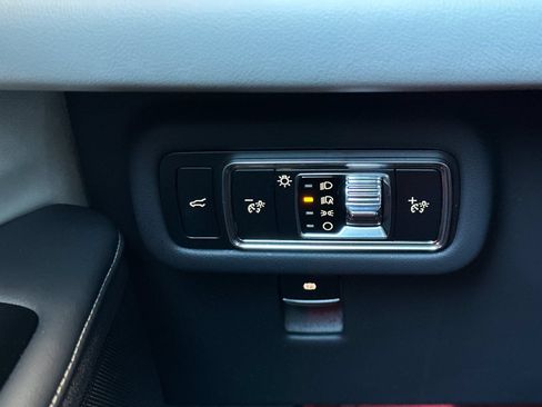Used 2025 Lincoln Nautilus Reserve AWD/4WD image 32