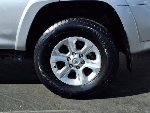 Certified 2022 Toyota 4Runner SR5 Premium image 4