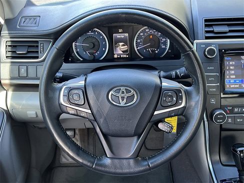 Used 2017 Toyota Camry XLE image 19