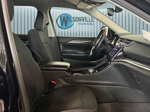 Used 2021 Jeep Grand Cherokee L Laredo w/ Luxury Tech Group I AWD/4WD image 6