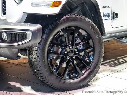 Used 2023 Jeep Wrangler Unlimited Sahara w/ Cold Weather Group image 4