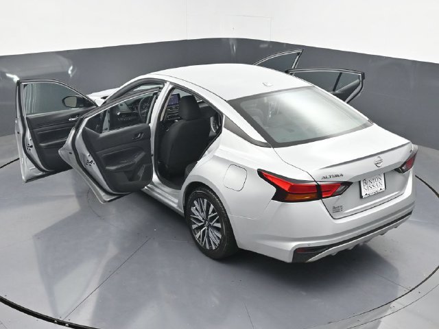 Used 2024 Nissan Altima 2.5 SV FWD image 44