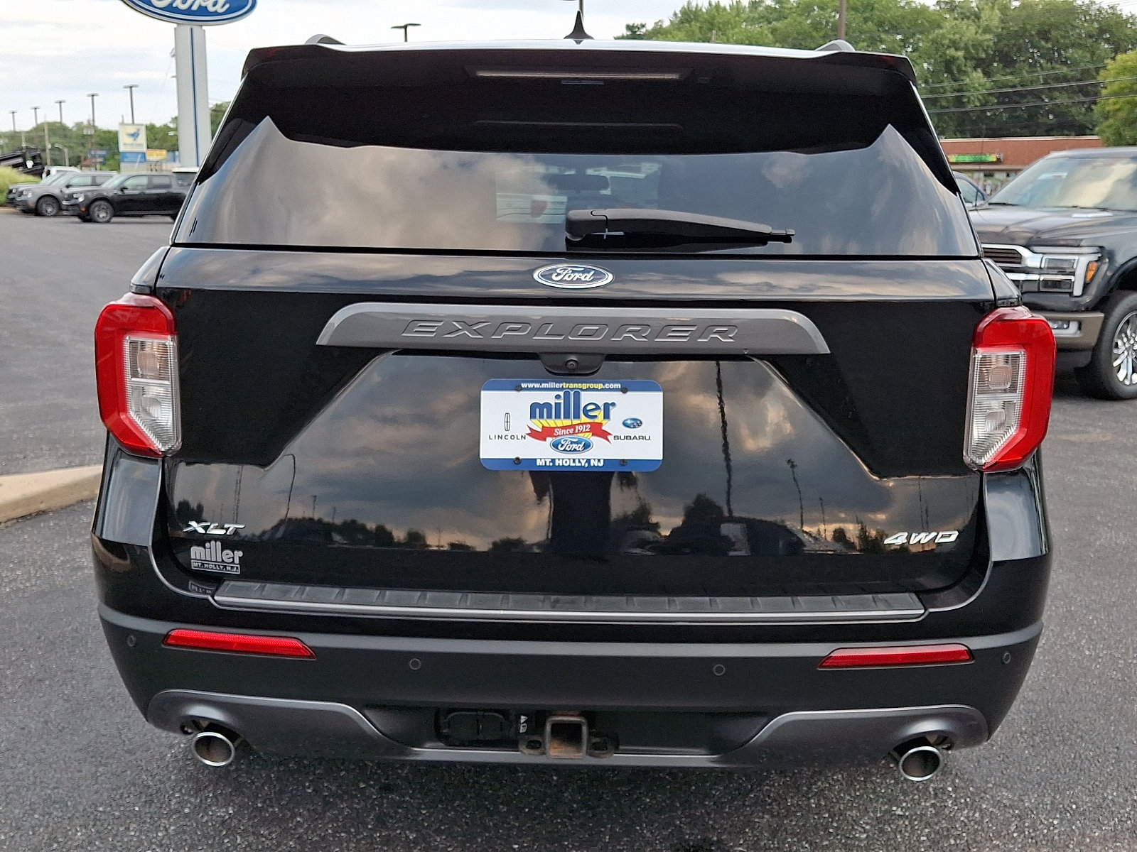 Certified 2023 Ford Explorer XLT w/ Equipment Group 202A AWD/4WD image 5