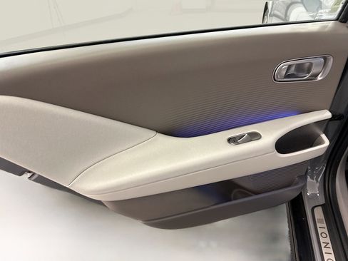 Used 2023 Hyundai Ioniq 6 Limited image 28