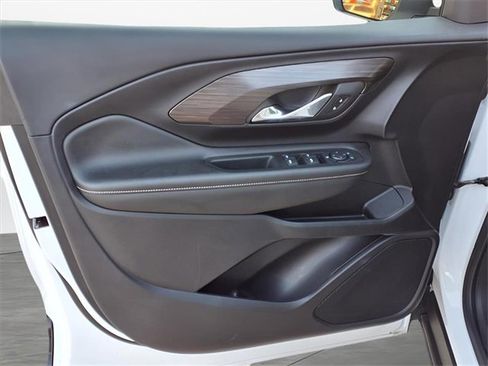 Used 2024 GMC Terrain SLE image 22