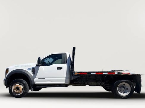 Used 2019 Ford F550 2WD Regular Cab Super Duty image 5