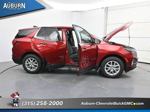 Used 2023 Chevrolet Equinox LT image 39