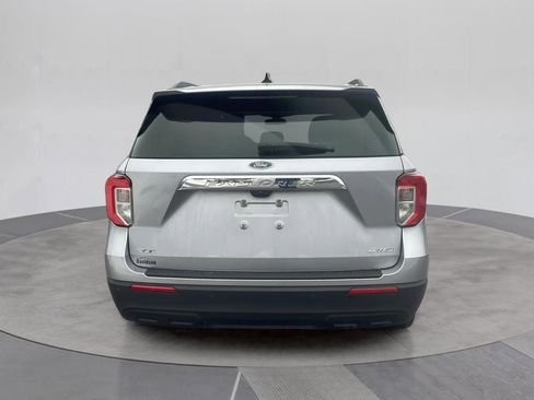 Used 2023 Ford Explorer XLT image 4