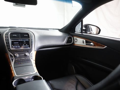 Used 2016 Lincoln MKX Reserve w/ Luxury Package image 16