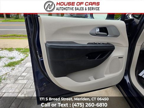 Used 2018 Chrysler Pacifica Limited w/ Advanced Safetytec Group FWD image 50