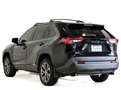 Used 2023 Toyota RAV4 XLE Premium AWD/4WD image 9