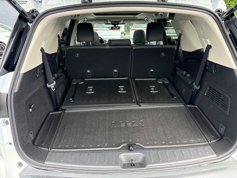 New 2026 Nissan Pathfinder Platinum FWD image 23